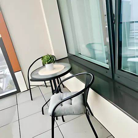 19th Floor Free Parking & View *